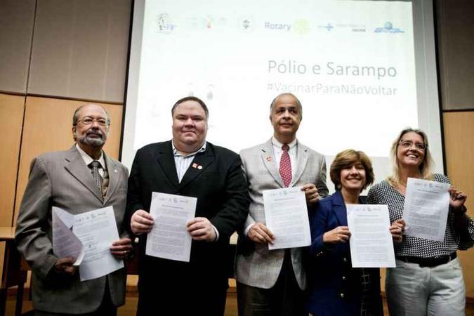 Representantes de entidades e do Ministério da Saúde assinaram manifesto em defesa da vacinação(foto: RM Comunicação/Divulgação) Representantes de entidades e do Ministério da Saúde assinaram manifesto em defesa da vacinação(foto: RM Comunicação/Divulgação)