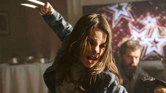 X-23, a Laura, aparece em 'Logan' com garras de adamantium, como as de Wolverine, nos pés e mãos(foto: Marvel/Divulgação) X-23, a Laura, aparece em 'Logan' com garras de adamantium, como as de Wolverine, nos pés e mãos(foto: Marvel/Divulgação)