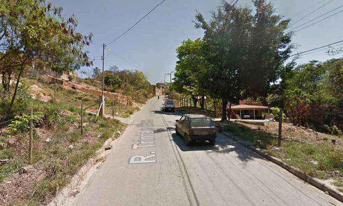 Caso ocorreu entre os bairros Nova Pampulha e Jequitibá, em Vespasiano, em Minas Gerais. Carro foi atirado de um barranco(foto: Reprodução da internet/Google Maps) Caso ocorreu entre os bairros Nova Pampulha e Jequitibá, em Vespasiano, em Minas Gerais. Carro foi atirado de um barranco(foto: Reprodução da internet/Google Maps)