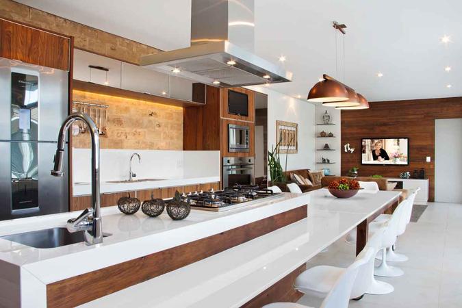Este espaço gourmet, da Habitat Projetos Inteligentes, mistura matérias primas atuais como o nanoglass, com outras reaproveitadas de antigas construções, exemplo dos tijolos, que pertenciam à antiga estação de trem de Rio Claro, interior de SP(foto: Crédito: Marco Tie/Divulgação) Este espaço gourmet, da Habitat Projetos Inteligentes, mistura matérias primas atuais como o nanoglass, com outras reaproveitadas de antigas construções, exemplo dos tijolos, que pertenciam à antiga estação de trem de Rio Claro, interior de SP(foto: Crédito: Marco Tie/Divulgação)