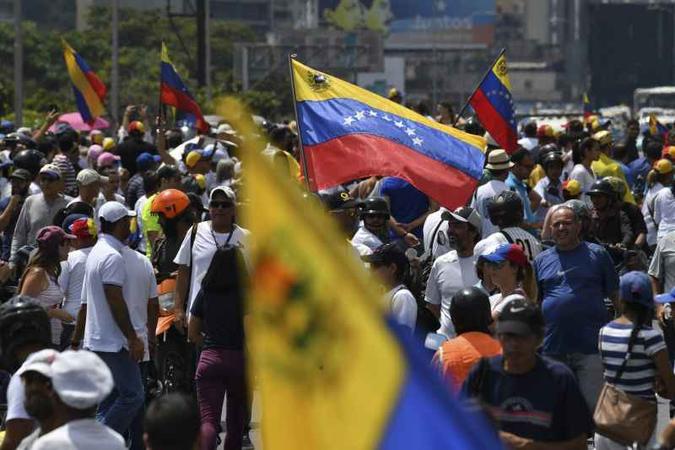 Segundo a Câmara Imobiliária Metropolitana, com a crise, o metro quadrado em Caracas caiu 84% entre janeiro de 2014 e setembro do ano passado(foto: AFP / YURI CORTEZ) Segundo a Câmara Imobiliária Metropolitana, com a crise, o metro quadrado em Caracas caiu 84% entre janeiro de 2014 e setembro do ano passado(foto: AFP / YURI CORTEZ)