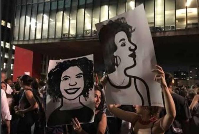 Anitta compartilha imagens de manifestação em homenagem à vereadora carioca Marielle Franco, morta na última quarta-feira (14/3), no Rio de Janeiro(foto: Instagram/Reprodução) Anitta compartilha imagens de manifestação em homenagem à vereadora carioca Marielle Franco, morta na última quarta-feira (14/3), no Rio de Janeiro(foto: Instagram/Reprodução)