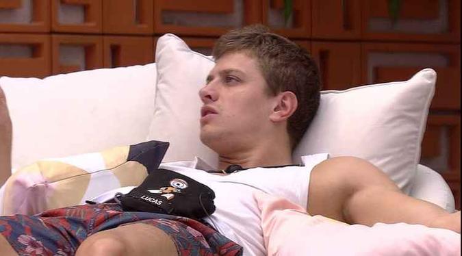 Lucas não quis compartilhar estalecas com a casa(foto: TV Globo/Reprodução) Lucas não quis compartilhar estalecas com a casa(foto: TV Globo/Reprodução)