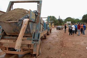 Hoje, o material só pode ser descartado na Unidade de Recebimento de Entulho, na Estrutural(foto: Iano Andrade/CB/D.A Press) Hoje, o material só pode ser descartado na Unidade de Recebimento de Entulho, na Estrutural(foto: Iano Andrade/CB/D.A Press)