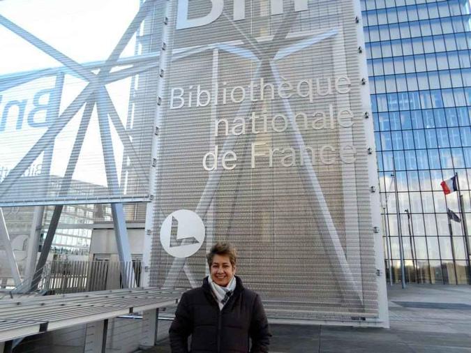 Kelley Crsitine tem hábitos de conhecer a biblioteca de cada cidade que visita(foto: Arquivo Pessoal) Kelley Crsitine tem hábitos de conhecer a biblioteca de cada cidade que visita(foto: Arquivo Pessoal)