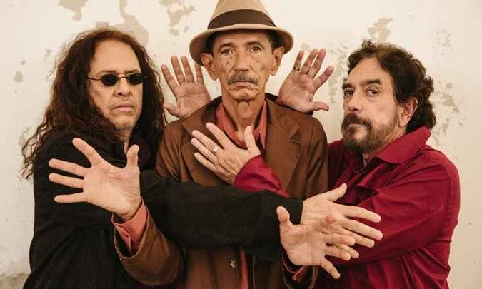 Marco Polo (voz), Almir de Oliveira (voz e guitarra base) e Paulo Rafael (guitarra solo e viola): Ave Sangria voa outra vez(foto: Flora Negri/Divulgação) Marco Polo (voz), Almir de Oliveira (voz e guitarra base) e Paulo Rafael (guitarra solo e viola): Ave Sangria voa outra vez(foto: Flora Negri/Divulgação)