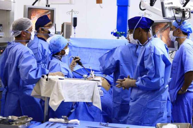 A primeira cirurgia pelo SUS para controle de diabetes tipo 2 ocorreu no Hran(foto: Breno Esaki/Saude-DF) A primeira cirurgia pelo SUS para controle de diabetes tipo 2 ocorreu no Hran(foto: Breno Esaki/Saude-DF)