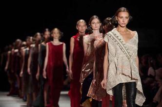 Lino VIllaventura fez sua estreia no segundo dia de desfile(foto: Agência Fotosite/Divulgação) Lino VIllaventura fez sua estreia no segundo dia de desfile(foto: Agência Fotosite/Divulgação)