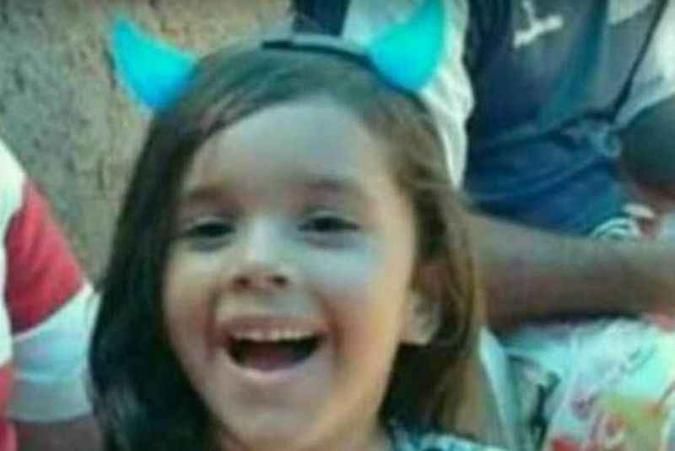Maria Eduarda, tinha apenas 5 anos, e morreu com um tiro na cabeça e outro no abdômen(foto: Arquivo pessoal) Maria Eduarda, tinha apenas 5 anos, e morreu com um tiro na cabeça e outro no abdômen(foto: Arquivo pessoal)