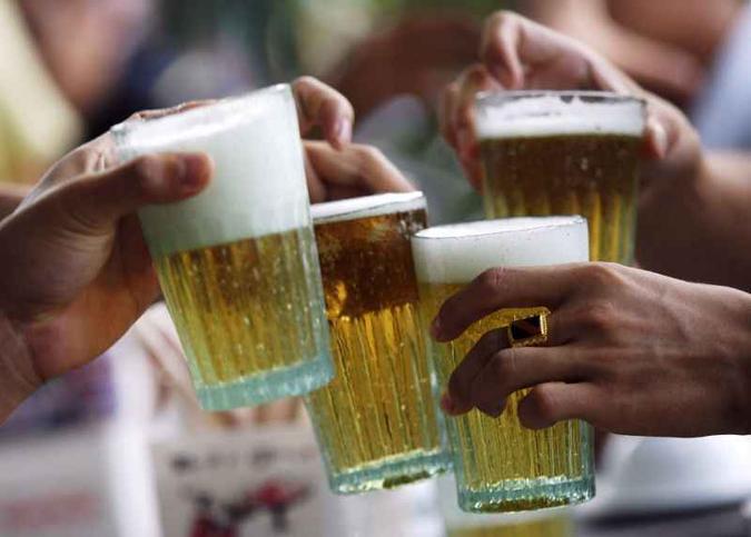 Cientistas acreditam que centenas de milhões de pessoas deixarão de tomar a bebida alcoólica: queda maior em países pobres(foto: Kham/Reuters - 25/2/10 ) Cientistas acreditam que centenas de milhões de pessoas deixarão de tomar a bebida alcoólica: queda maior em países pobres(foto: Kham/Reuters - 25/2/10 )