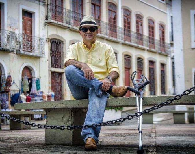 As muletas não são empecilho para que ele dê a volta ao mundo(foto: Arquivo Pessoal) As muletas não são empecilho para que ele dê a volta ao mundo(foto: Arquivo Pessoal)