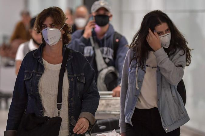 Na área central de São Paulo, desde a retomada das aulas há uma preocupação com a doença, mas inicialmente o foco era entre os estudantes que tinham viajado para países com surto da doença.(foto: AFP / NELSON ALMEIDA) Na área central de São Paulo, desde a retomada das aulas há uma preocupação com a doença, mas inicialmente o foco era entre os estudantes que tinham viajado para países com surto da doença.(foto: AFP / NELSON ALMEIDA)