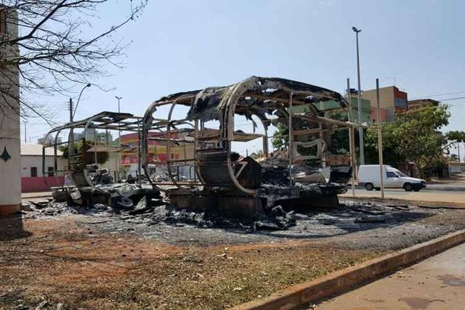A unidade estava desativada. O Corpo de Bombeiros chegou a ser acionado para combater o incêndio, porém não foi suficiente para evitar que o fogo consumisse toda estrutura(foto: Breno Fortes/CB/D.A Press) A unidade estava desativada. O Corpo de Bombeiros chegou a ser acionado para combater o incêndio, porém não foi suficiente para evitar que o fogo consumisse toda estrutura(foto: Breno Fortes/CB/D.A Press)