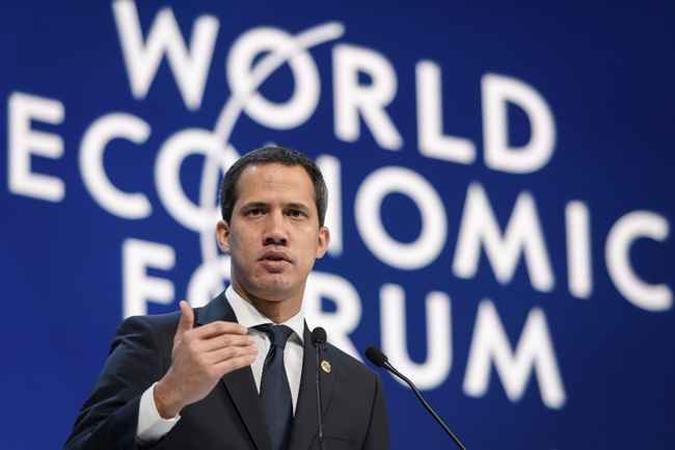 Violando uma proibição de sair do país, Guaidó viajou esta semana para a Colômbia e, de lá, seguiu para a Europa.(foto: FABRICE COFFRINI / AFP) Violando uma proibição de sair do país, Guaidó viajou esta semana para a Colômbia e, de lá, seguiu para a Europa.(foto: FABRICE COFFRINI / AFP)