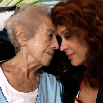 Claudia Raia compartilhou foto com a mãe nas redes sociais Claudia Raia compartilhou foto com a mãe nas redes sociais