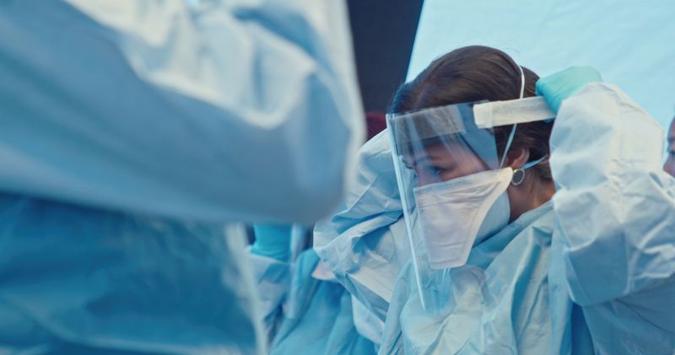 Em 'Pandemic', a disseminação da influenza é acompanhada por especialistas(foto: Netflix/Divulgação) Em 'Pandemic', a disseminação da influenza é acompanhada por especialistas(foto: Netflix/Divulgação)