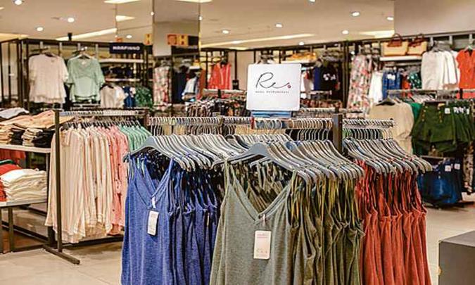 Produtos da linha Re, que seguem uma série de regras no processo de produção para diminuir impacto no meio ambiente(foto: Renner/Divulgação) Produtos da linha Re, que seguem uma série de regras no processo de produção para diminuir impacto no meio ambiente(foto: Renner/Divulgação)