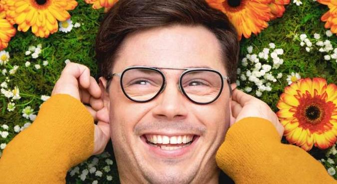 Série que aborda deficiência cerebral e homossexualidade estará disponível a partir do dia 12 de abril(foto: Divulgação/Netflix) Série que aborda deficiência cerebral e homossexualidade estará disponível a partir do dia 12 de abril(foto: Divulgação/Netflix)