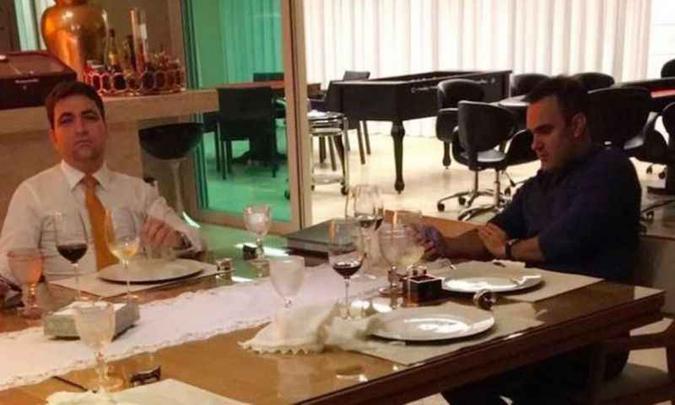 O advogado Willer Tomaz (E) e o procurador da República Ângelo Goulart Villela: segundo as investigações, Ângelo passou informações sigilosas da PGR também a Joesley Batista(foto: O Globo/Reprodução) O advogado Willer Tomaz (E) e o procurador da República Ângelo Goulart Villela: segundo as investigações, Ângelo passou informações sigilosas da PGR também a Joesley Batista(foto: O Globo/Reprodução)