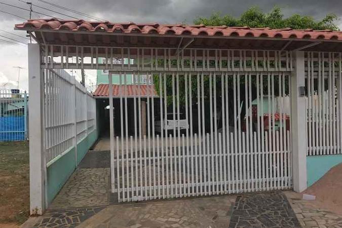 Fachada da casa em que ocorreu o crime, em Taguatinga Sul(foto: Roberta Belyse/TV Brasília) Fachada da casa em que ocorreu o crime, em Taguatinga Sul(foto: Roberta Belyse/TV Brasília)