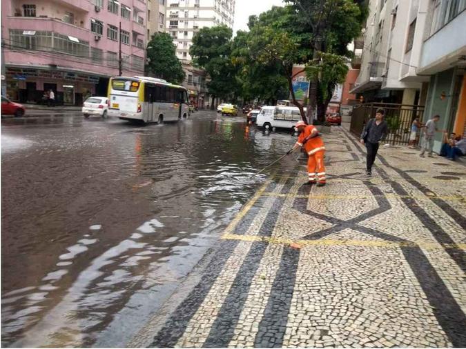 Bolsão d'água na Rua Haddock Lobo, na Tijuca (foto: Divulgação/Centro de Operações Rio ) Bolsão d'água na Rua Haddock Lobo, na Tijuca (foto: Divulgação/Centro de Operações Rio )