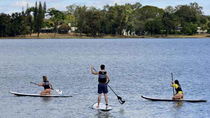 Atividade de stand up paddle � uma das atra��es da Ascade(foto: Marcelo Ferreira/CB/D.A Press)