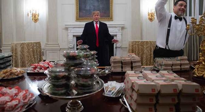 Diante da insistência de um jornalista sobre sua rede de fast food favorita, Trump se esquivou(foto: Saul Loeb/AFP) Diante da insistência de um jornalista sobre sua rede de fast food favorita, Trump se esquivou(foto: Saul Loeb/AFP)