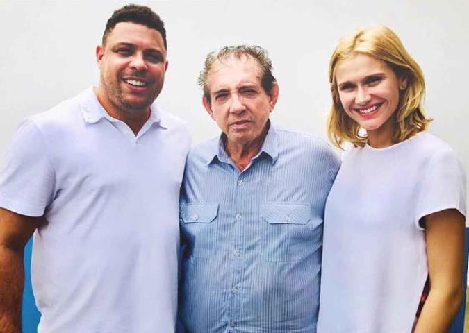 Ex-jogador Ronaldo e namorada, Celina Locks, visitam João de Deus, em AbadiâniaDivulgação/Instagram Ex-jogador Ronaldo e namorada, Celina Locks, visitam João de Deus, em AbadiâniaDivulgação/Instagram