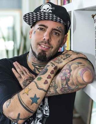 Tico Santa Cruz: 'A gente tem que tomar muito cuidado com a forma como estamos usando a internet'(foto: Fábio Cordeiro/Divulgacao) Tico Santa Cruz: 'A gente tem que tomar muito cuidado com a forma como estamos usando a internet'(foto: Fábio Cordeiro/Divulgacao)