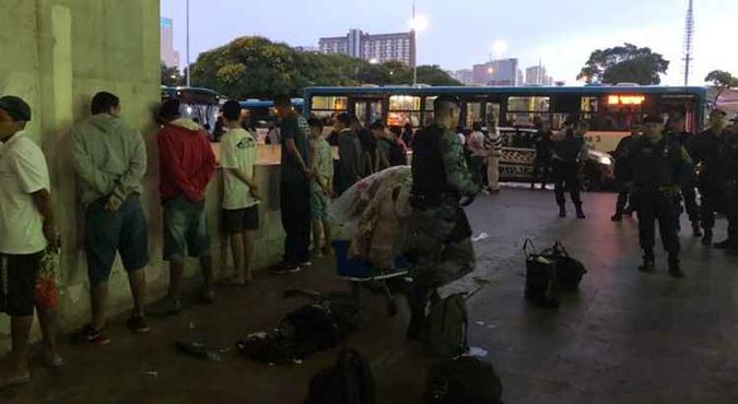 Onze pessoas foram presas durante operação da PMDF contra uso e tráfico de drogas(foto: PMDF/Divulgação) Onze pessoas foram presas durante operação da PMDF contra uso e tráfico de drogas(foto: PMDF/Divulgação)