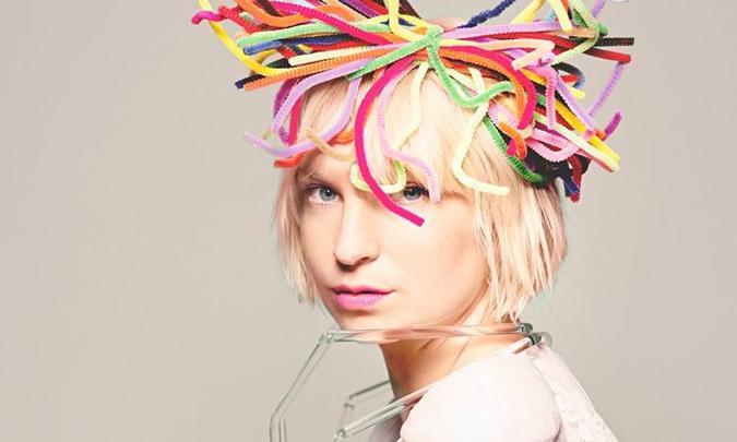 Sia vai lançar o primeiro álbum natalino da carreira(foto: Reprodução) Sia vai lançar o primeiro álbum natalino da carreira(foto: Reprodução)