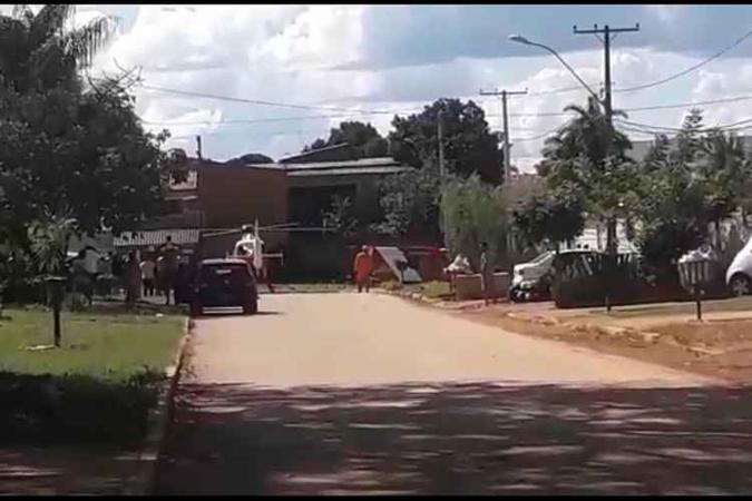Helicóptero dos bombeiros levou a criança até o Hospital de Base(foto: Reprodução/Vídeo) Helicóptero dos bombeiros levou a criança até o Hospital de Base(foto: Reprodução/Vídeo)