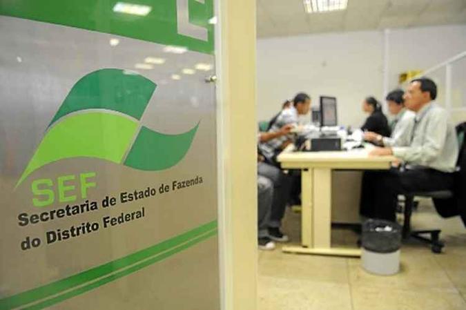 Guichê da Fazenda no Na Hora: quando o contribuinte aderir ao projeto do GDF, o débito será extinto(foto: Iano Andrade/CB./D.A Press) Guichê da Fazenda no Na Hora: quando o contribuinte aderir ao projeto do GDF, o débito será extinto(foto: Iano Andrade/CB./D.A Press)
