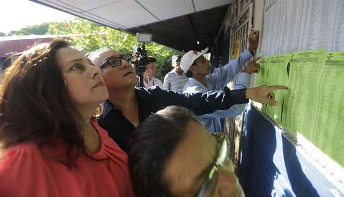 O início da eleição estava um pouco lento pelo atraso na integração dos membros das JRV(foto: AFP / INTI OCON) O início da eleição estava um pouco lento pelo atraso na integração dos membros das JRV(foto: AFP / INTI OCON)