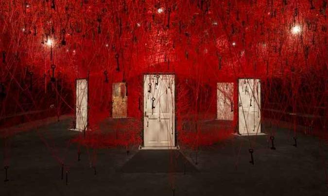 O trabalho da japonesa Chiharu Shiota desembarca no Centro Cultural Banco do Brasil em março(foto: Masanobu Nishino/Divulgação) O trabalho da japonesa Chiharu Shiota desembarca no Centro Cultural Banco do Brasil em março(foto: Masanobu Nishino/Divulgação)