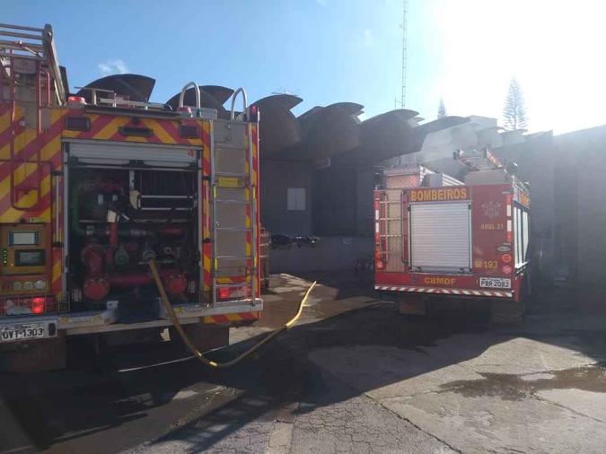 19 bombeiros participaram da ocorrência(foto: Divulgação/CBMDF) 19 bombeiros participaram da ocorrência(foto: Divulgação/CBMDF)
