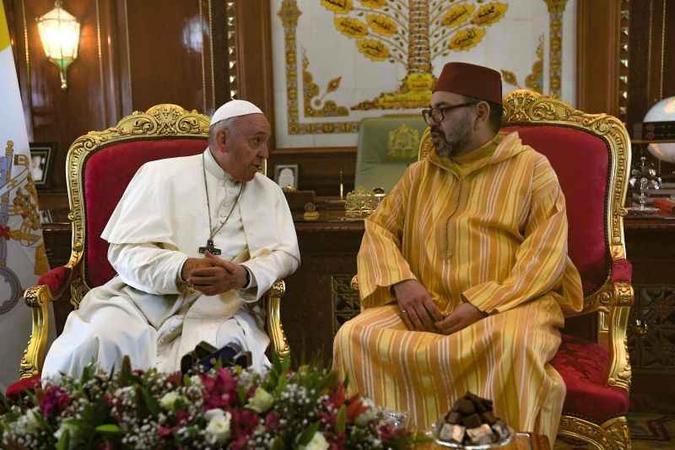O pontífice e o monarca no palácio real: discurso comum em defesa da convivência pacífica entre seguidores das três grandes religiões monoteístas(foto: AFP / Fadel SENNA) O pontífice e o monarca no palácio real: discurso comum em defesa da convivência pacífica entre seguidores das três grandes religiões monoteístas(foto: AFP / Fadel SENNA)
