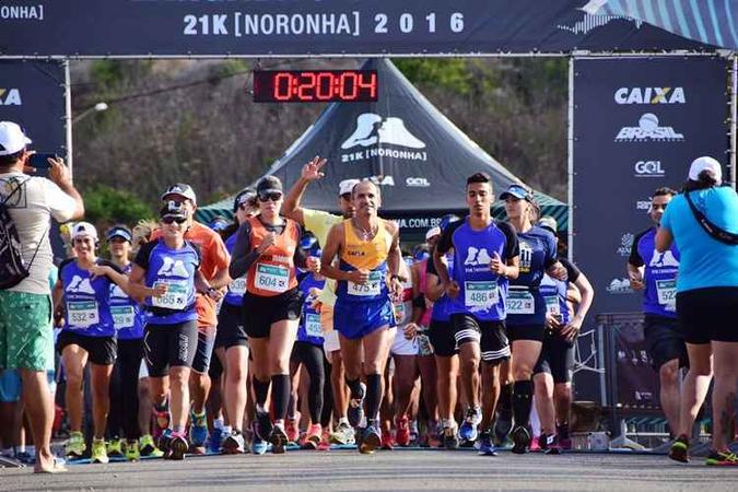 Padrinho da maratona, Vanderlei Cardoso de Lima é o rei das selfies(foto: Roberto Mesquita/Divulgação) Padrinho da maratona, Vanderlei Cardoso de Lima é o rei das selfies(foto: Roberto Mesquita/Divulgação)