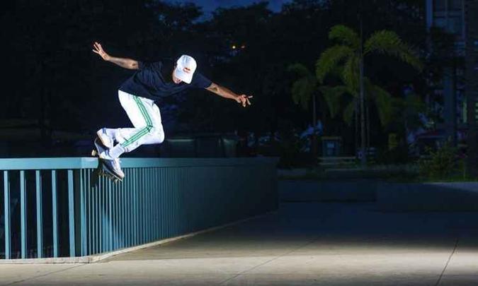 De skatista a também fotógrafo de skate, Paulo Macedo utiliza as lentes para capturar o momento certeiro das manobras(foto: Paulo Macedo/Divulgação) De skatista a também fotógrafo de skate, Paulo Macedo utiliza as lentes para capturar o momento certeiro das manobras(foto: Paulo Macedo/Divulgação)