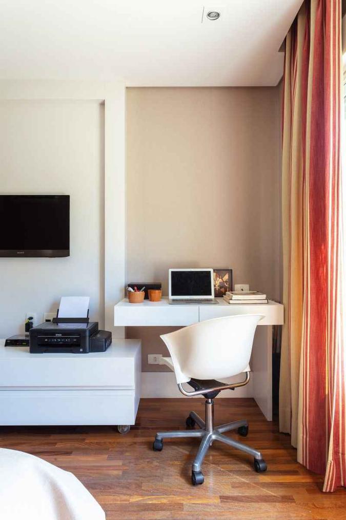 Um espaço no quarto pode ser reaproveitado com uma bancada(foto: Reprodução ) Um espaço no quarto pode ser reaproveitado com uma bancada(foto: Reprodução )