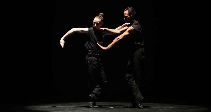 'Suíte a quatro mãos', do Corpo de baile Noara Beltrani(foto: MID/Divulgação) 'Suíte a quatro mãos', do Corpo de baile Noara Beltrani(foto: MID/Divulgação)