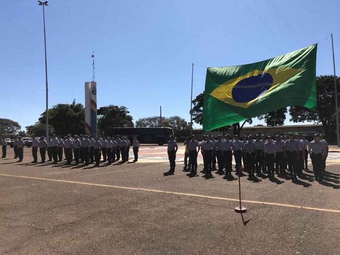 Pelotão apenas de mulheres foi destacado para representar a primeira turma(foto: PMDF/Divulgação) Pelotão apenas de mulheres foi destacado para representar a primeira turma(foto: PMDF/Divulgação)
