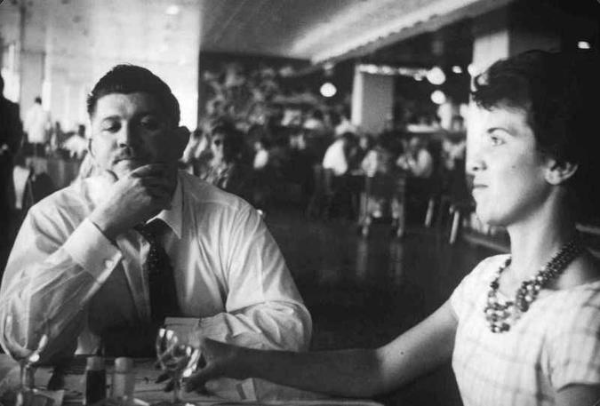 Eunice, ao lado do marido, Rubens Paiva, no aeroporto de Brasília no início dos anos 1960(foto: Arquivo pessoal) Eunice, ao lado do marido, Rubens Paiva, no aeroporto de Brasília no início dos anos 1960(foto: Arquivo pessoal)