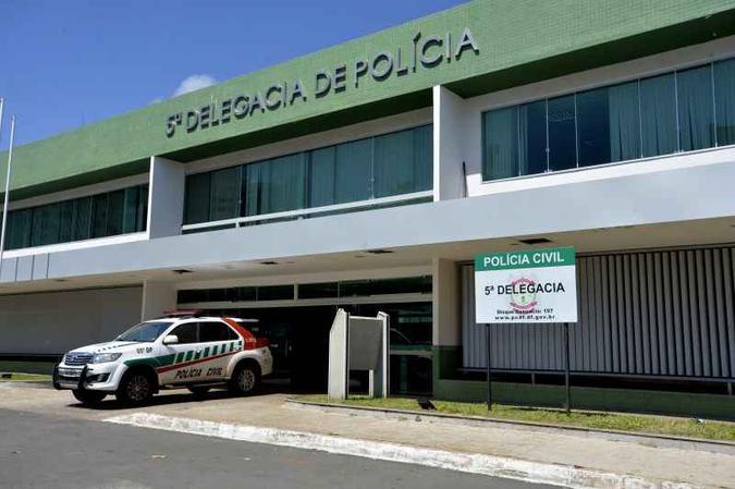 A mulher foi presa em flagrante, levada à 5ª Delegacia de Polícia (Área Central) e liberada após procedimentos legais(foto: Marcelo Ferreira/CB/D.A Press) A mulher foi presa em flagrante, levada à 5ª Delegacia de Polícia (Área Central) e liberada após procedimentos legais(foto: Marcelo Ferreira/CB/D.A Press)