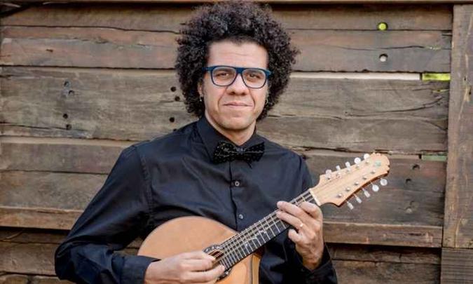 Hamilton de Holanda: Jacob do Bandolim é o compositor que o brasiliense mais tocou(foto: G.Cassano/Divulgação) Hamilton de Holanda: Jacob do Bandolim é o compositor que o brasiliense mais tocou(foto: G.Cassano/Divulgação)