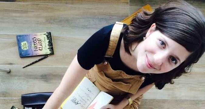 Em Pó de luas nas noites em claro, segundo livro de Clarice, ela aposta mais na prosa(foto: Reprodução/Facebook) Em Pó de luas nas noites em claro, segundo livro de Clarice, ela aposta mais na prosa(foto: Reprodução/Facebook)