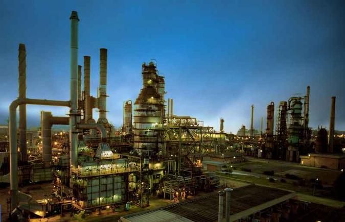 Refinaria: tributação tem várias etapas e vai da origem até o consumidor, com impostos federais e estaduais(foto: Agência Petrobras/Divulgação) Refinaria: tributação tem várias etapas e vai da origem até o consumidor, com impostos federais e estaduais(foto: Agência Petrobras/Divulgação)