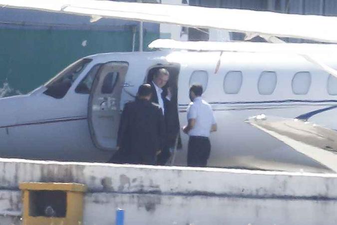 Joesley chegou ao aeroporto Juscelino Kubitschek às 10h de ontem, em um jatinho da J&F, e foi direto para a sede da Procuradoria-Geral da República(foto: Dida Sampaio/CB/D.A Press) Joesley chegou ao aeroporto Juscelino Kubitschek às 10h de ontem, em um jatinho da J&F, e foi direto para a sede da Procuradoria-Geral da República(foto: Dida Sampaio/CB/D.A Press)