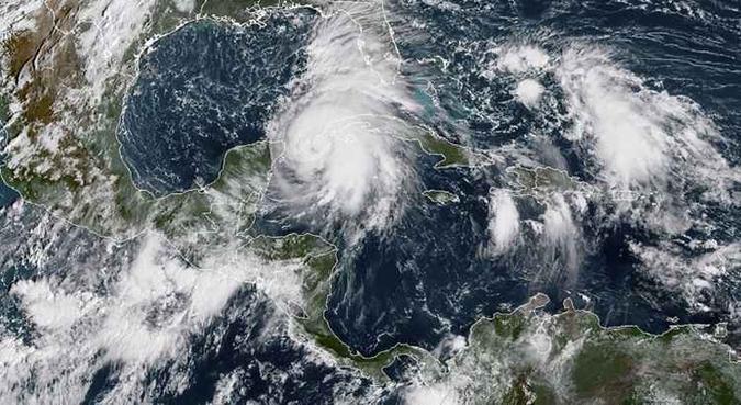 As ondas podem atingir até 3,5 metros em algumas áreas do oeste da Flórida(foto: AFP) As ondas podem atingir até 3,5 metros em algumas áreas do oeste da Flórida(foto: AFP)