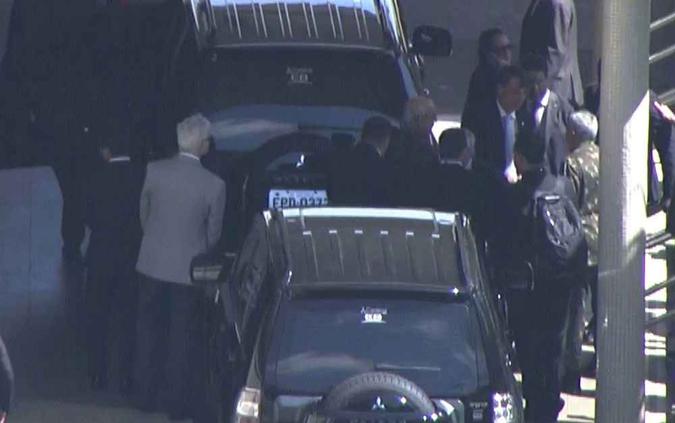 O presidente eleito Jair Bolsonaro (à direita) chega a São Paulo (foto: TV Globo/Reprodução ) O presidente eleito Jair Bolsonaro (à direita) chega a São Paulo (foto: TV Globo/Reprodução )